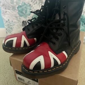 Dr. Martens Doc Martens Union Jack 8 Eye Boot Size 6 US 4 UK 37 EU